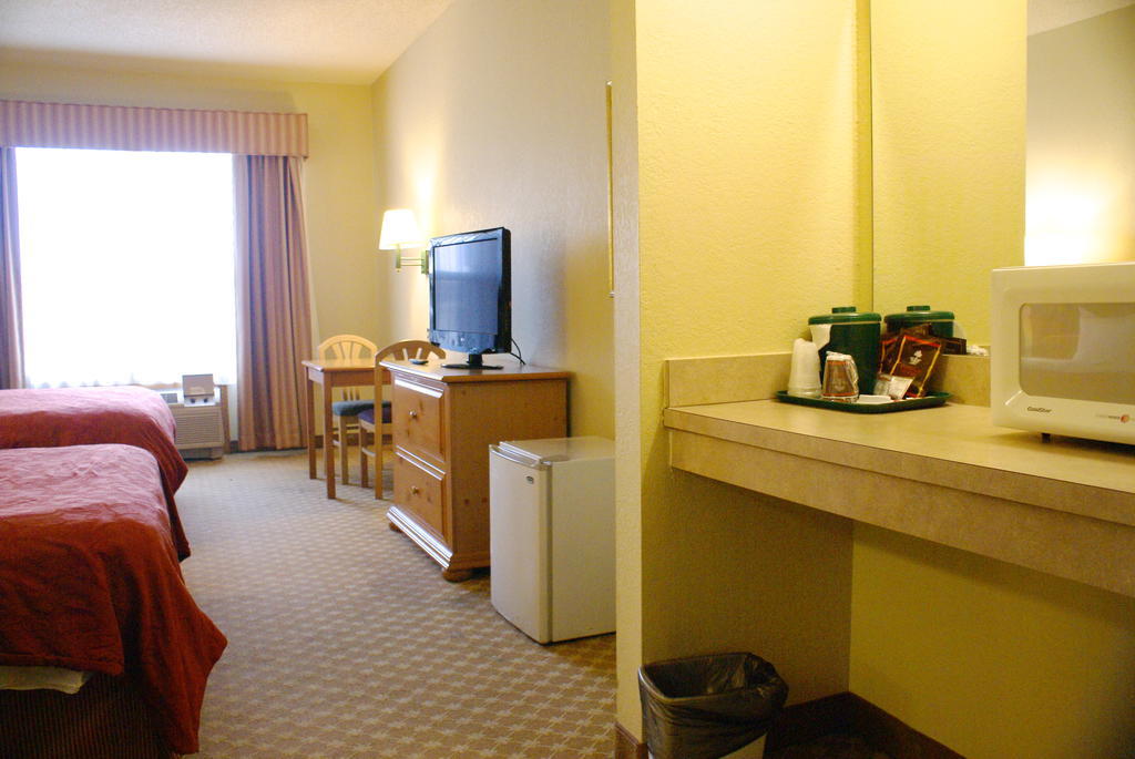 Lexington Inn & Suites Columbus-Polaris Room photo