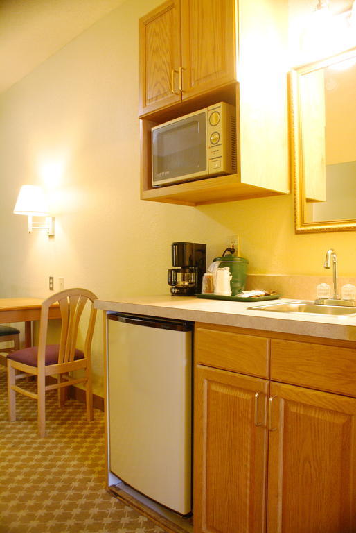 Lexington Inn & Suites Columbus-Polaris Room photo