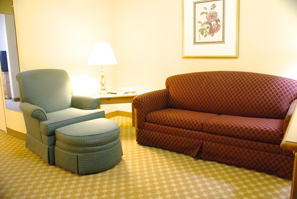 Lexington Inn & Suites Columbus-Polaris Room photo