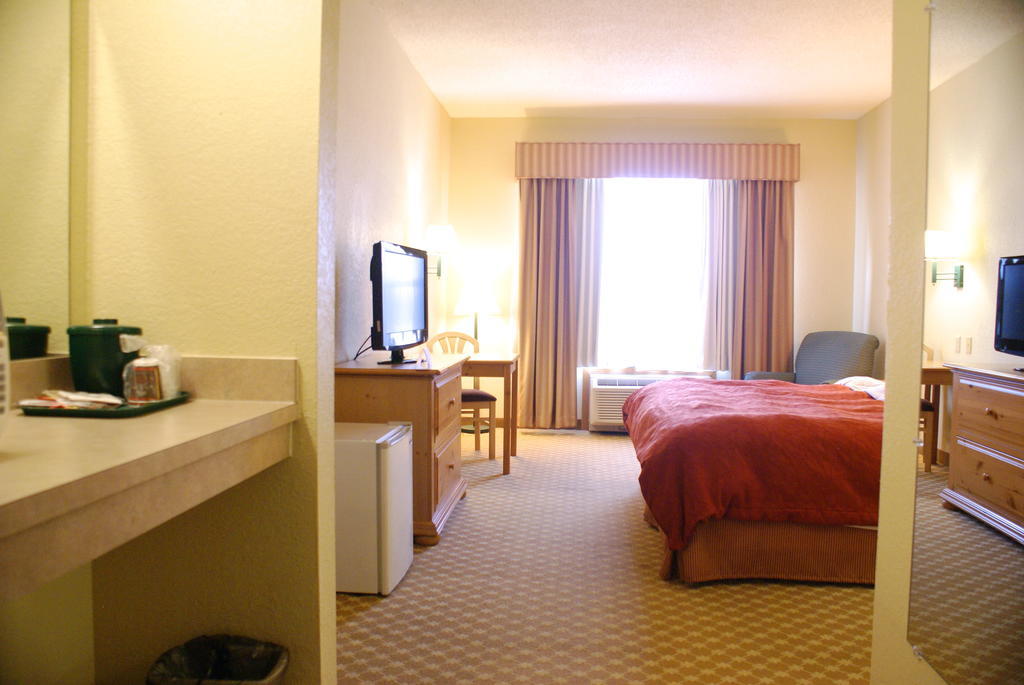 Lexington Inn & Suites Columbus-Polaris Room photo